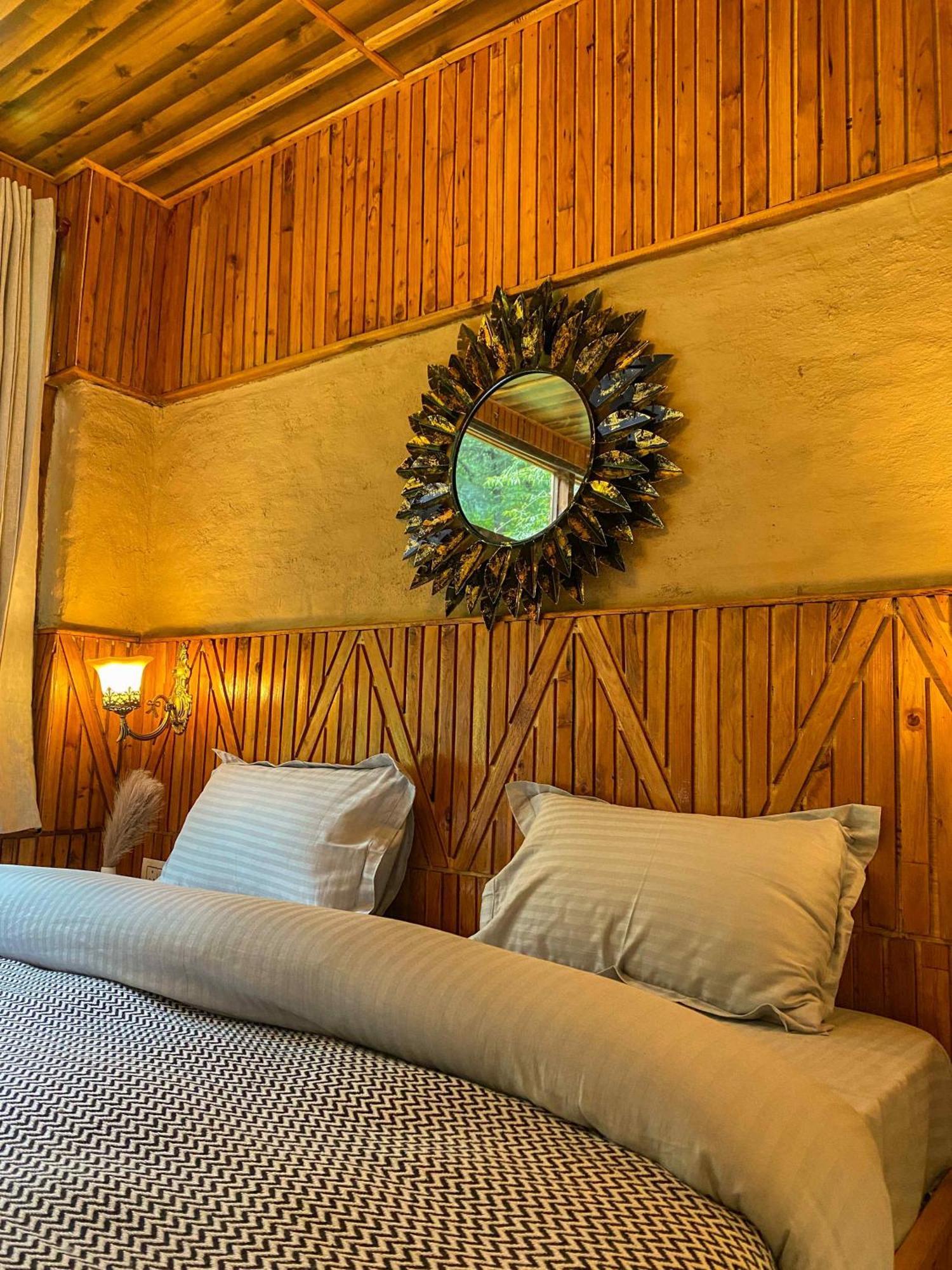 Whoopers Boutique Resort Jibhi Exteriör bild