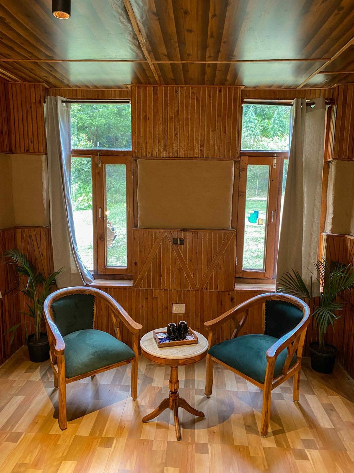 Whoopers Boutique Resort Jibhi Exteriör bild